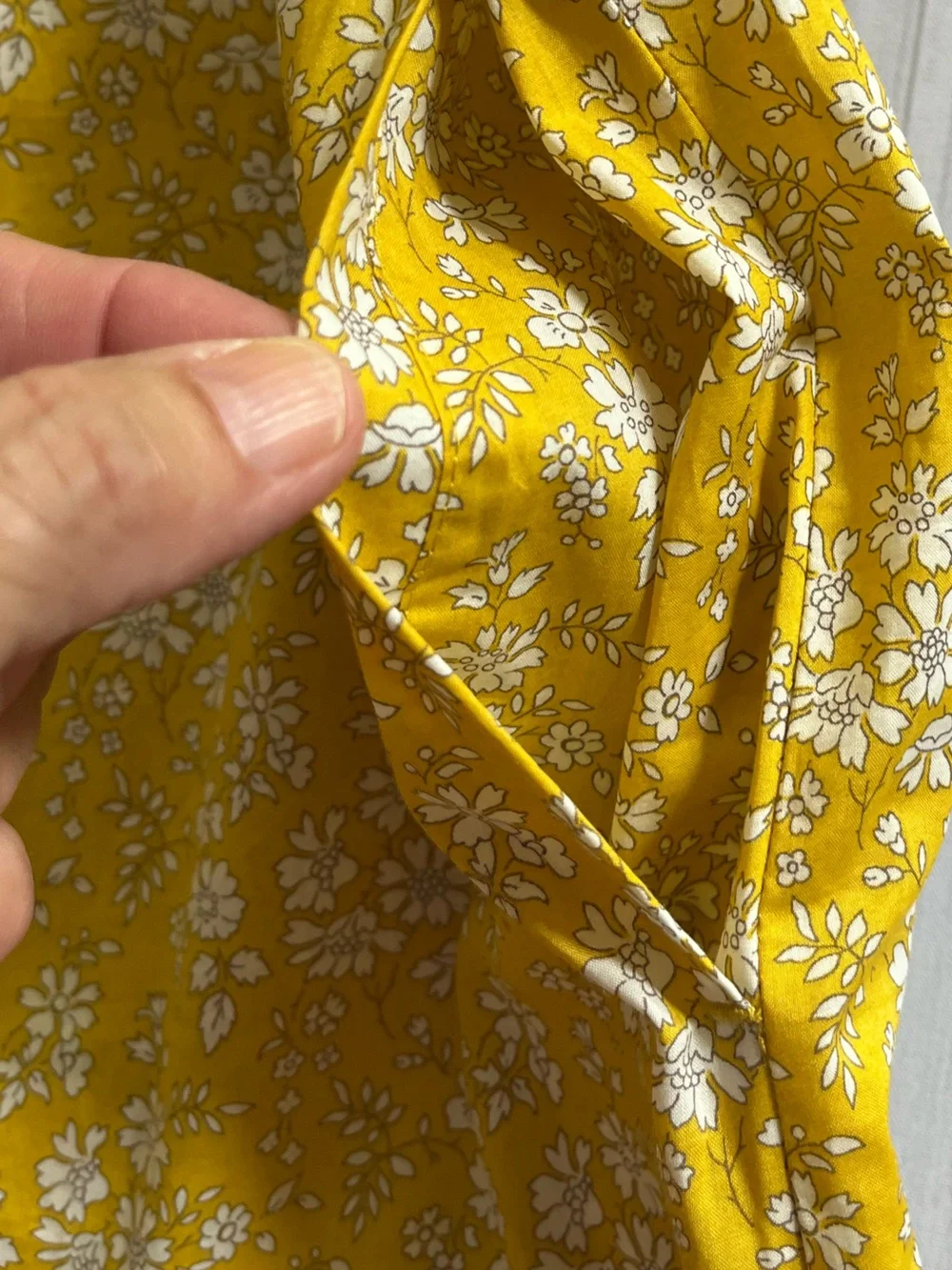 Women’s J. Crew liberty floral yellow ruffle neck puff sleeve shift dress. XS